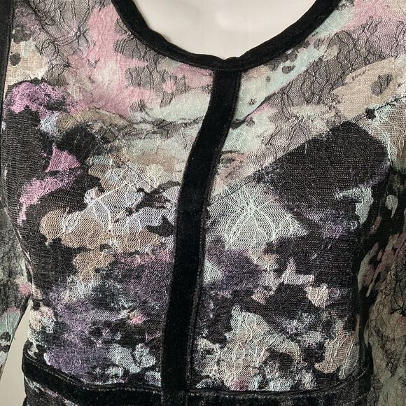 Fire Los Angeles Floral Lace MIDI with Velvet Piping Large - Picture 2 of 6